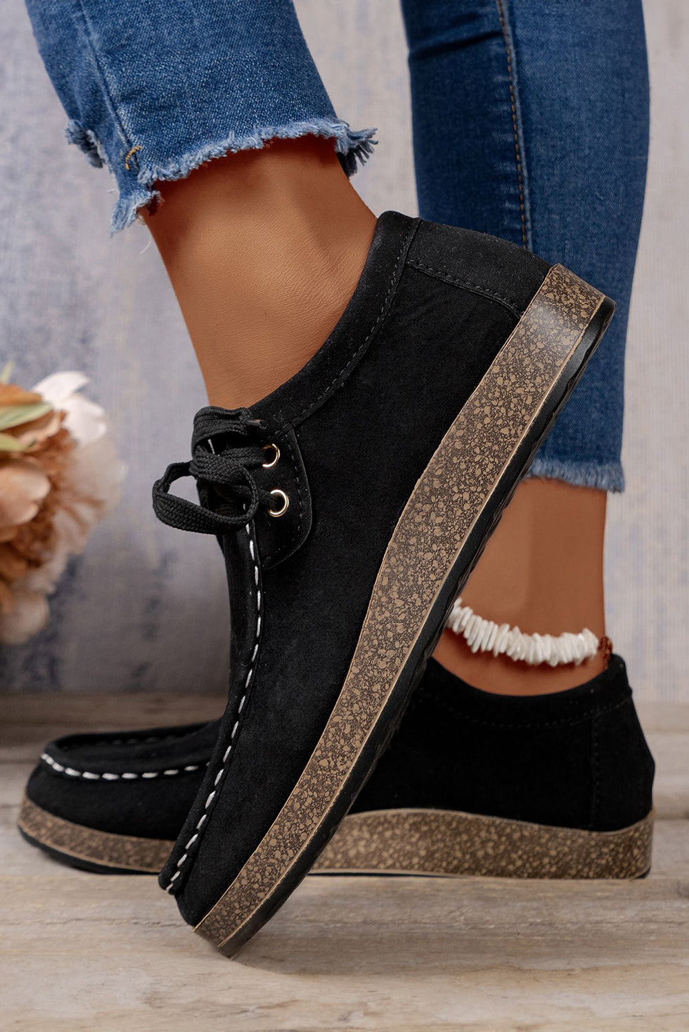 Freizeitschuhe mit dicker Sohle und Schnürung