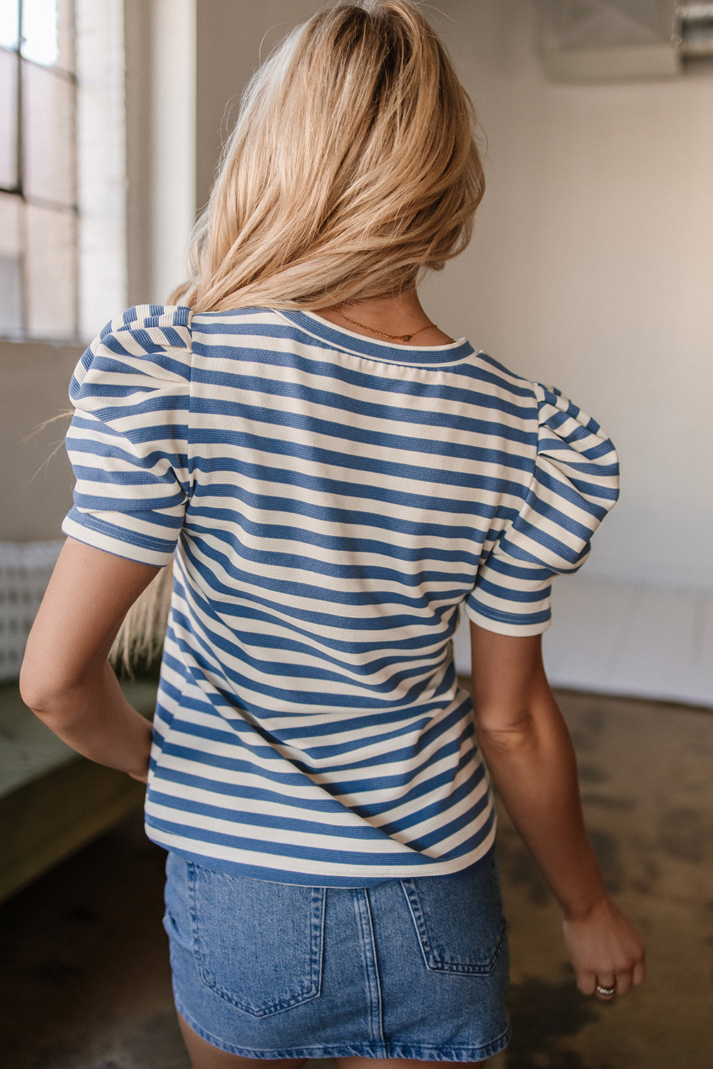 America Cursive Graphic Puff Sleeve T-shirt