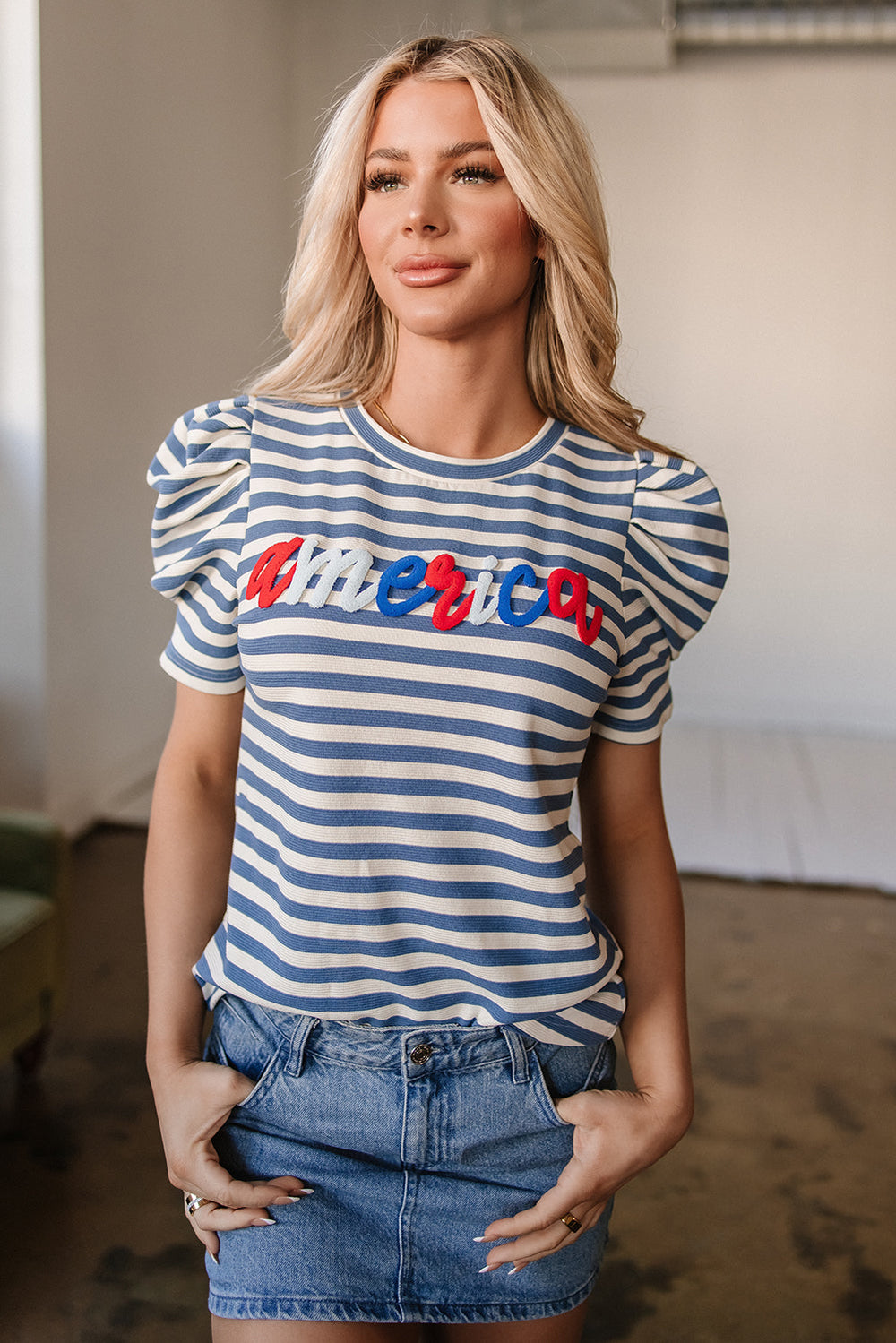 America Cursive Graphic Puff Sleeve T-shirt