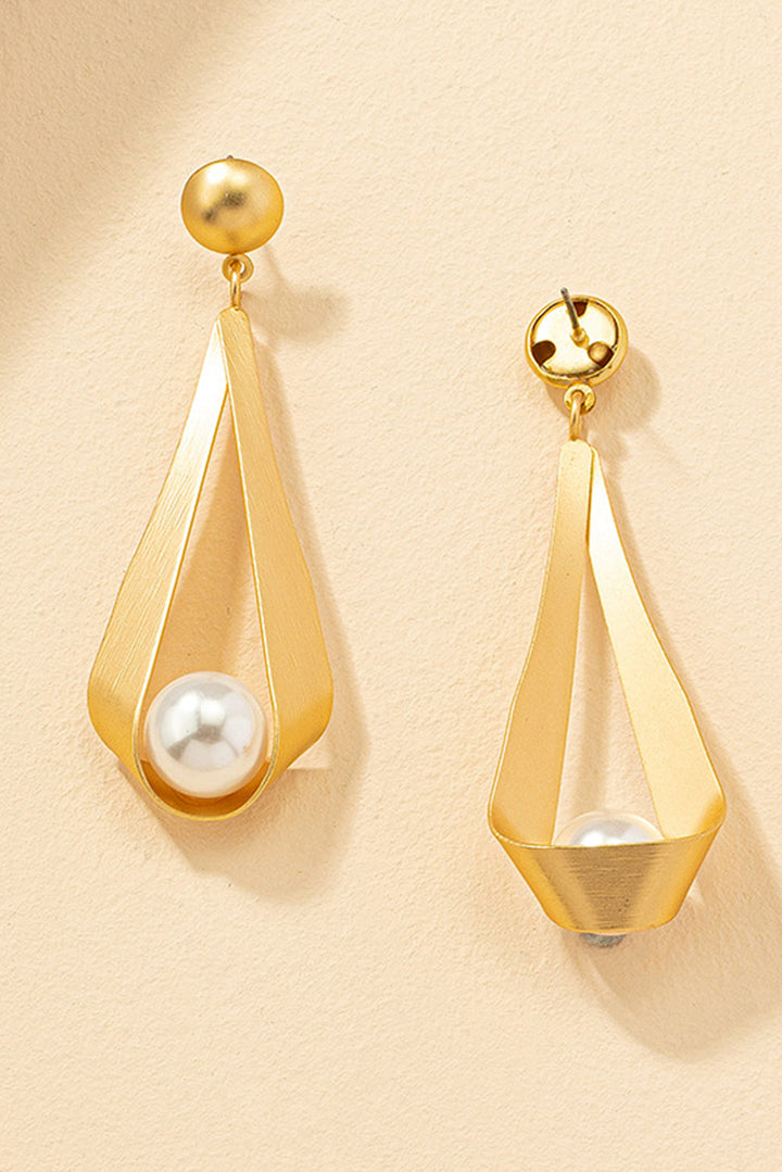 Ohrstecker mit Perlendekor und vergoldetem Anhänger