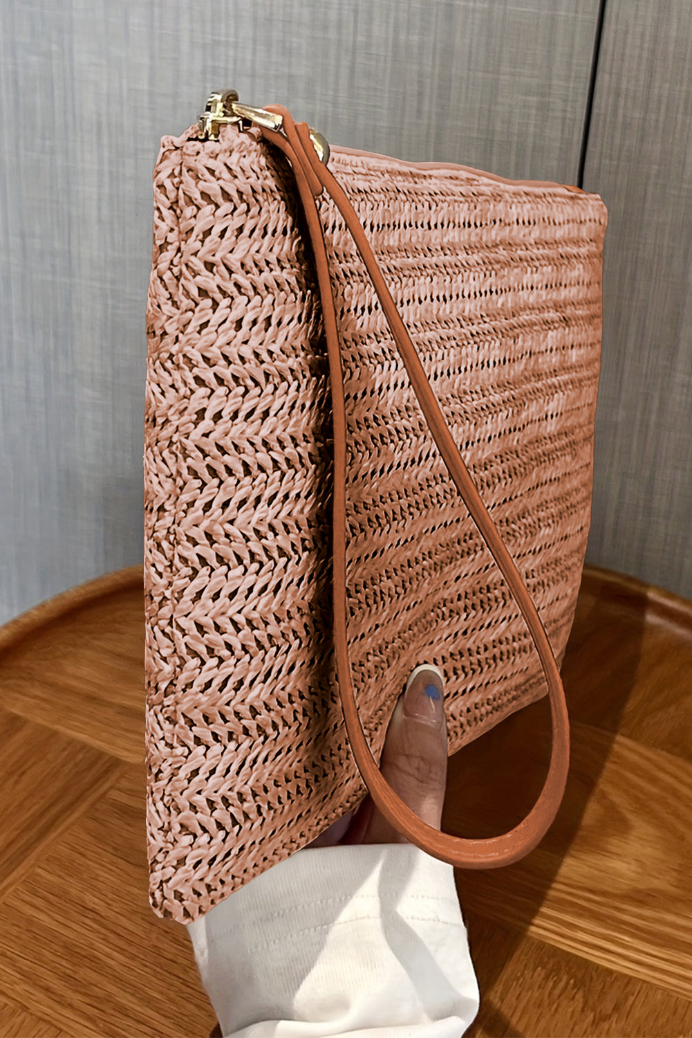 Grand portefeuille zippé avec dragonne en paille tissée