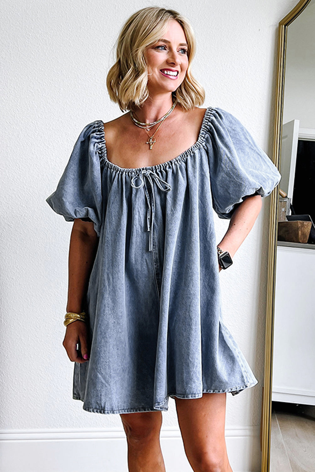 Robe babydoll en jean à manches bouffantes et col carré