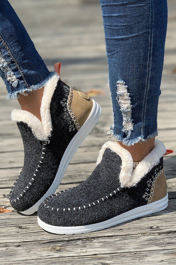 Wildleder-Fußkettchenstiefel mit Patchwork-Nähten und Plüschfutter