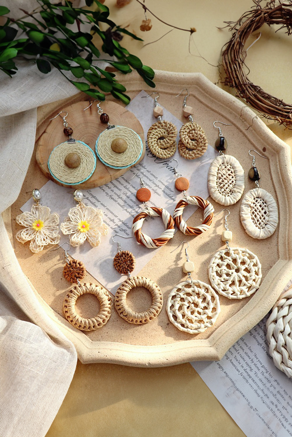 Boucles d'oreilles à tige en perles et grandes fleurs au crochet
