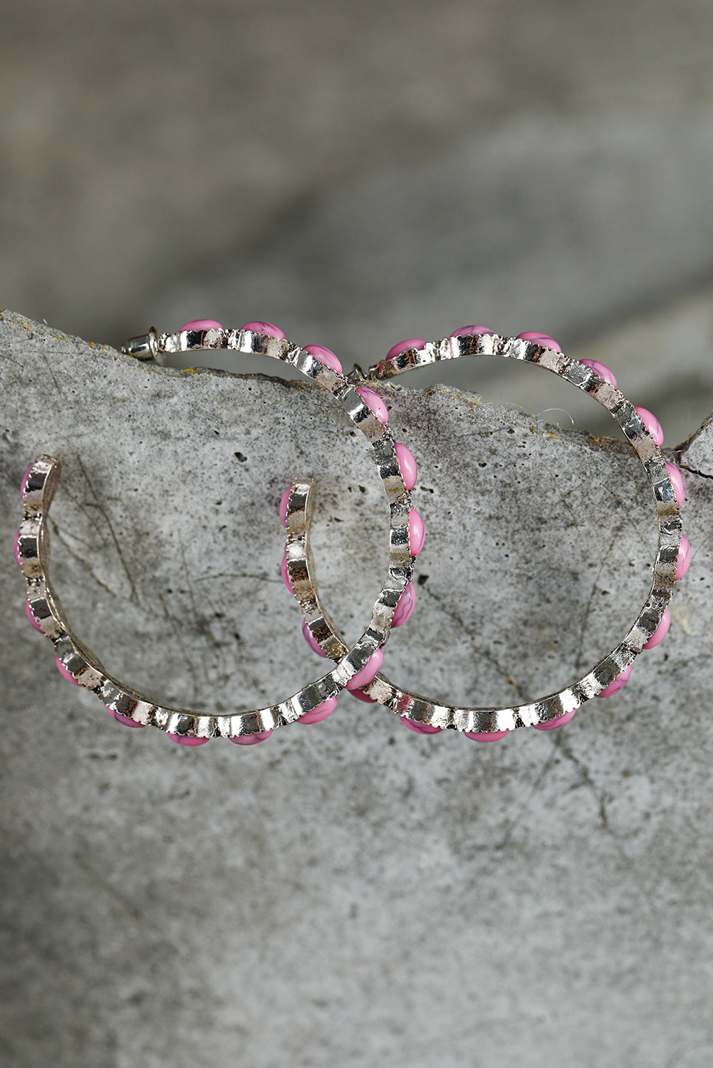 Boucles d'oreilles rétro en forme de C avec incrustation de pierres précieuses