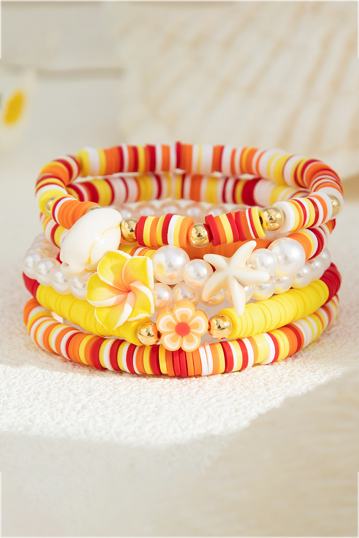 Bracelet multicouche en perles, coquillages, étoiles de mer et fleurs