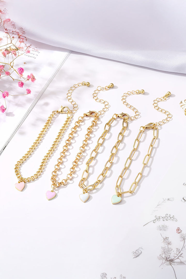 Mehrlagiges, verstellbares Kettenarmband mit Herzanhänger