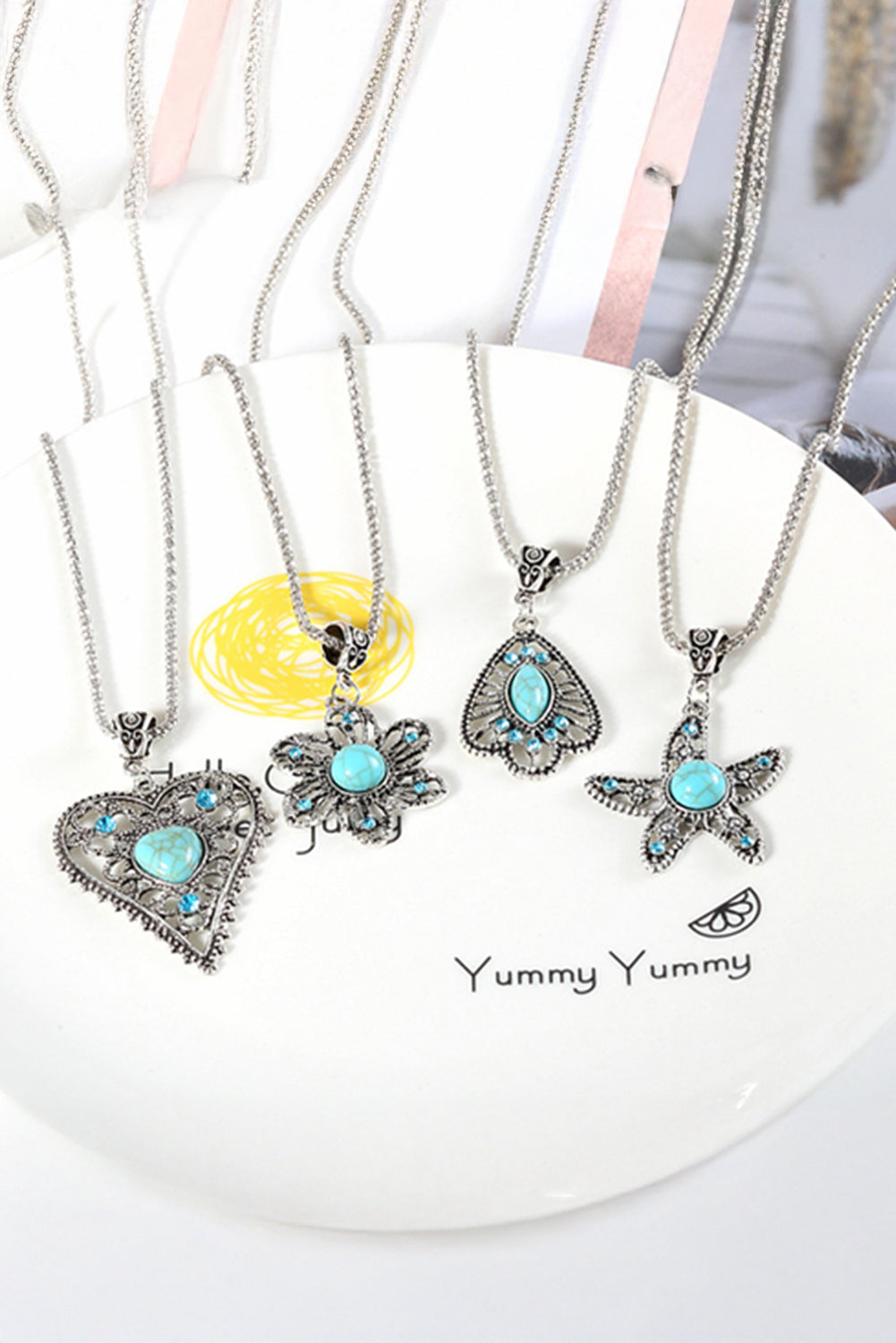 Collier en alliage avec pendentif fleur décorative
