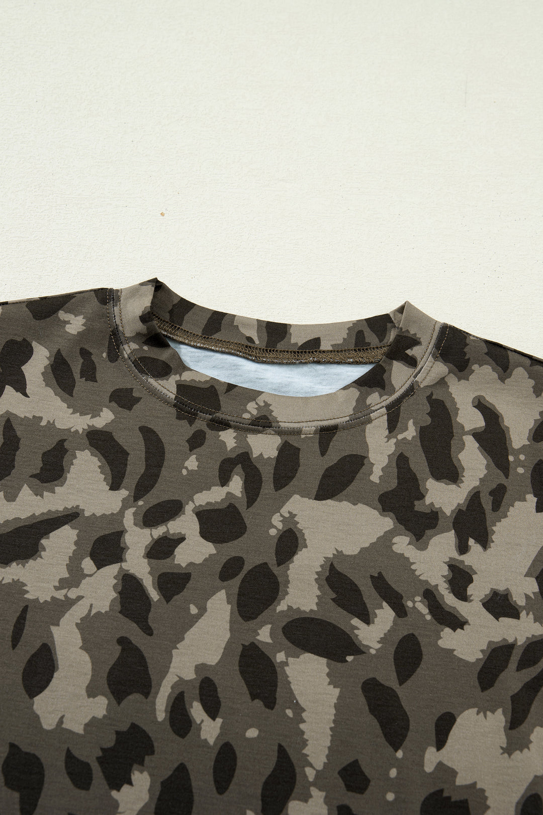 Casual Retro Leopard Print Mock Neck Slim Tee
