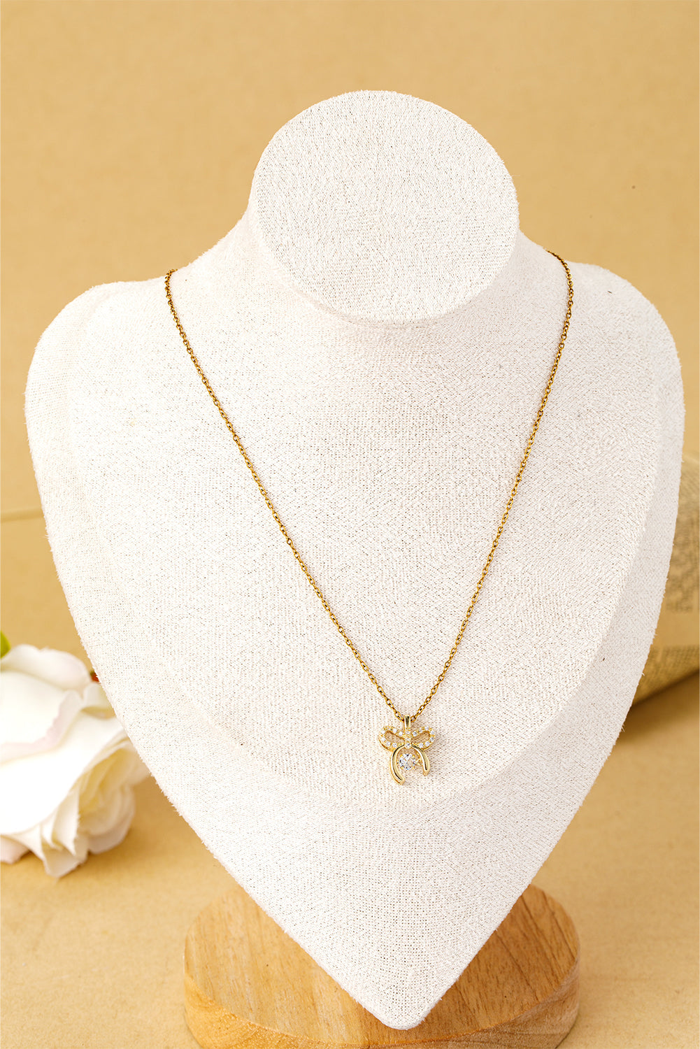 Collier en alliage plaqué avec pendentif nœud papillon en strass