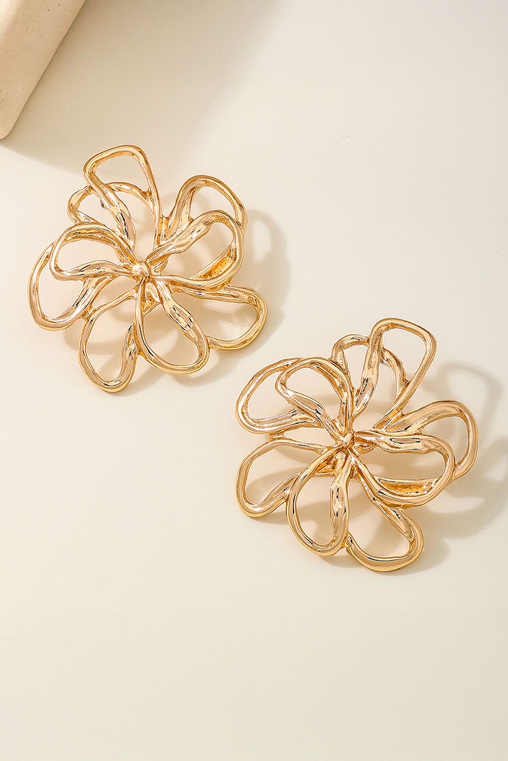 Boucles d'oreilles tendance en alliage plaqué en forme de fleur