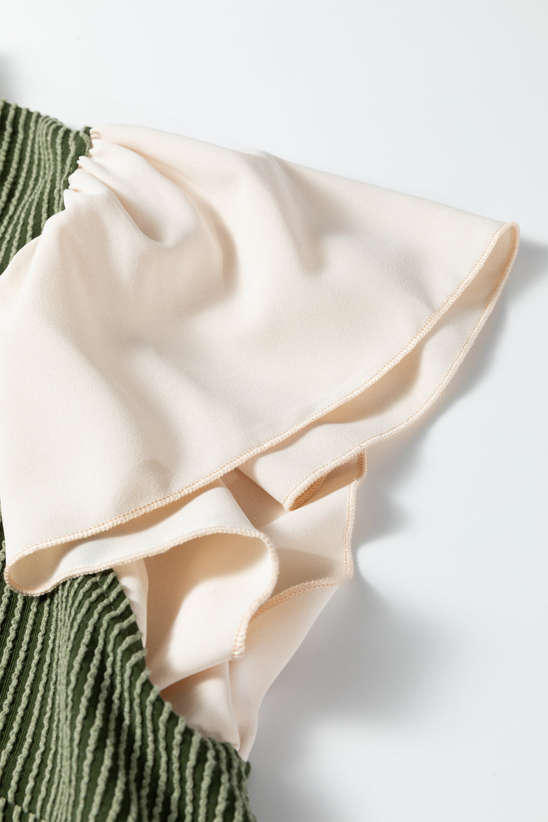 Vineyard Green Plus Size Contrast Frilled Neckline Ruffled Short Sleeve Ribbed Textured Blouse