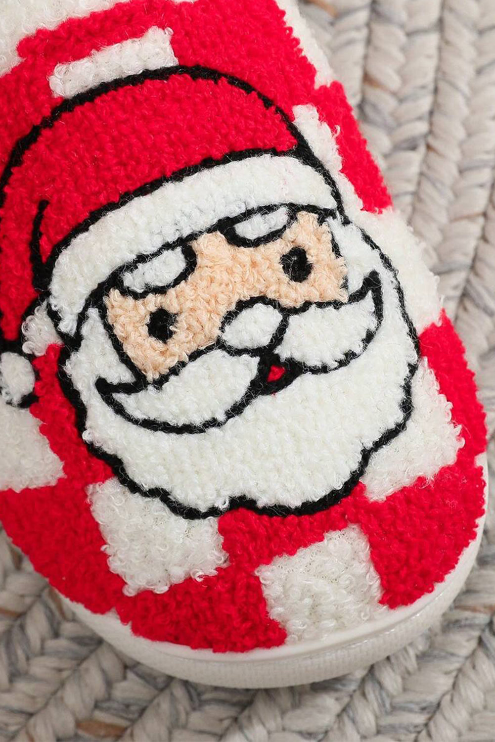 Plüsch-Hausschuhe mit kariertem Weihnachtsmann-Motiv