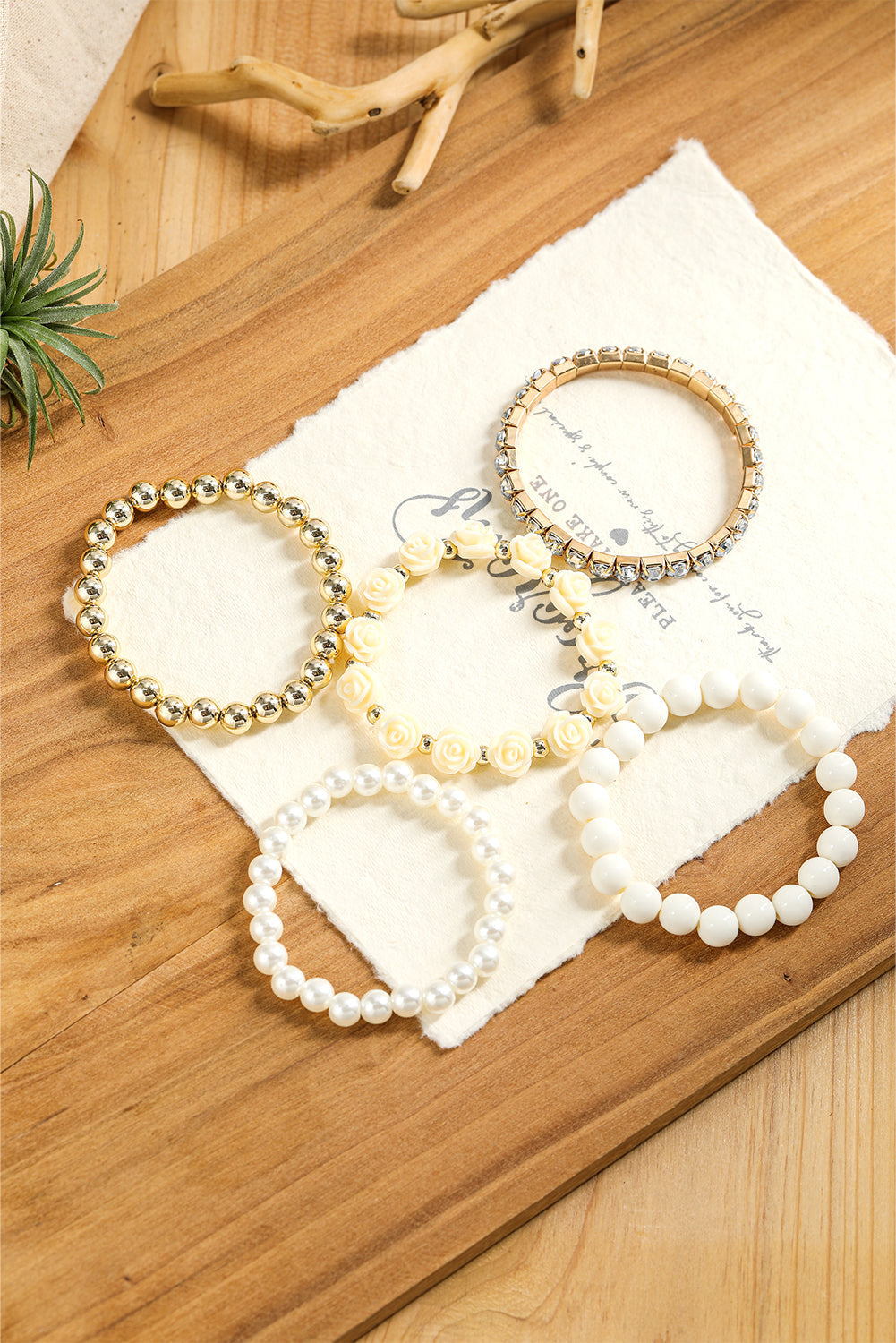 Mehrlagiges Armband-Set mit Blumen-Strassperlen