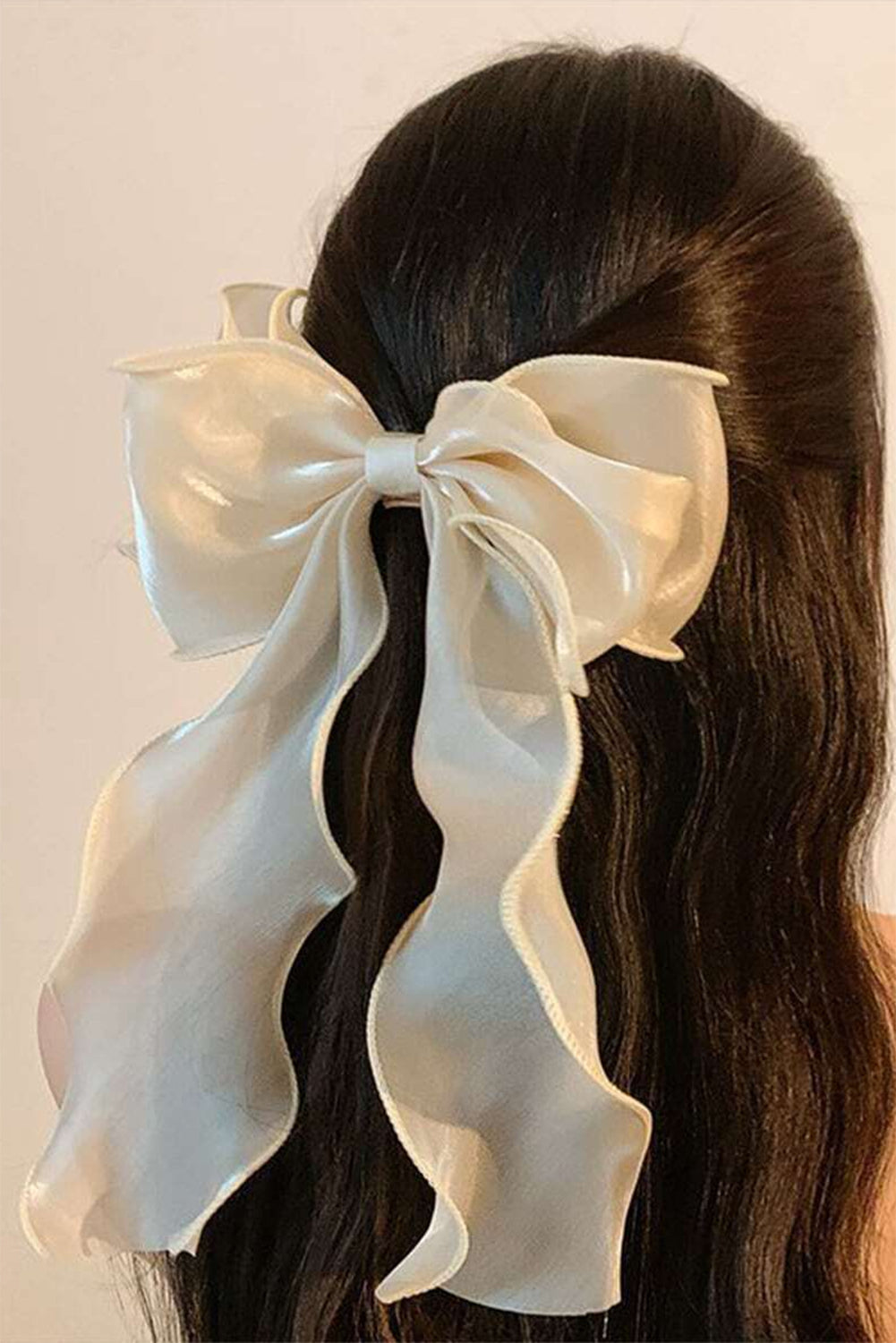 Grande pince à cheveux avec nœud papillon et longues queues