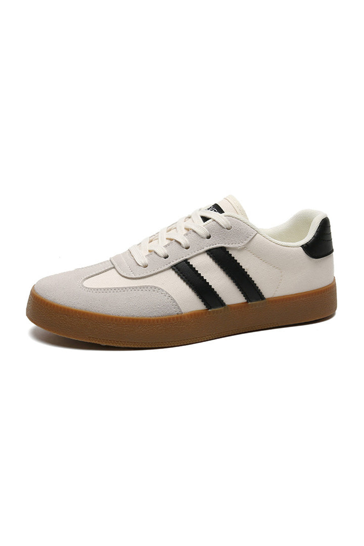 Flache Sneakers mit Streifenmuster und Schnürung