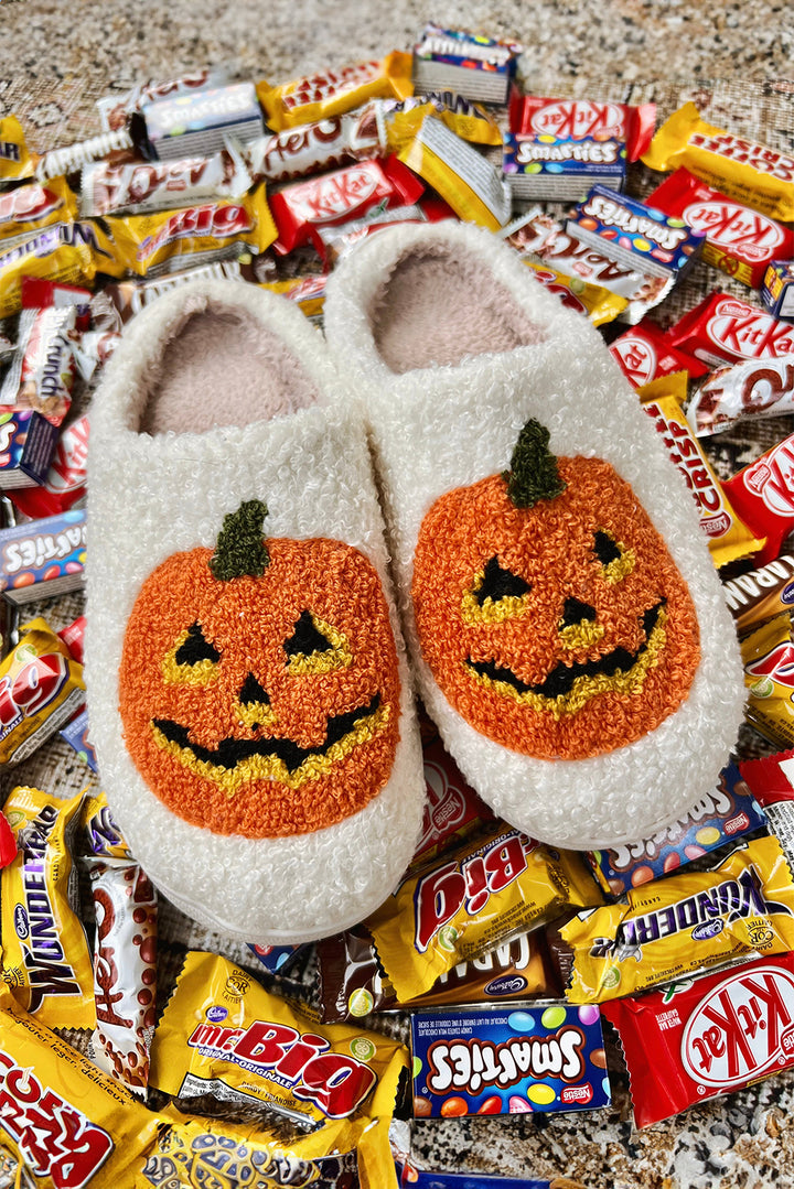 Plüsch-Hausschuhe mit Halloween-Kürbis-Aufdruck (fällt klein aus, eine Nummer größer)
