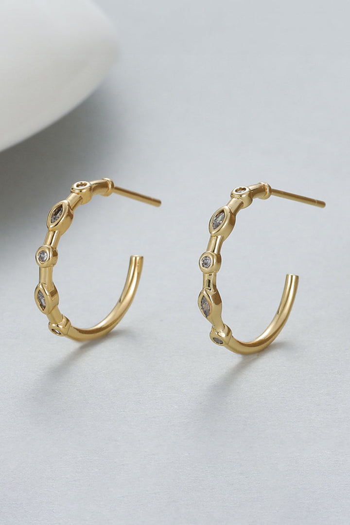 Boucles d'oreilles à tige en forme de C avec incrustations de strass