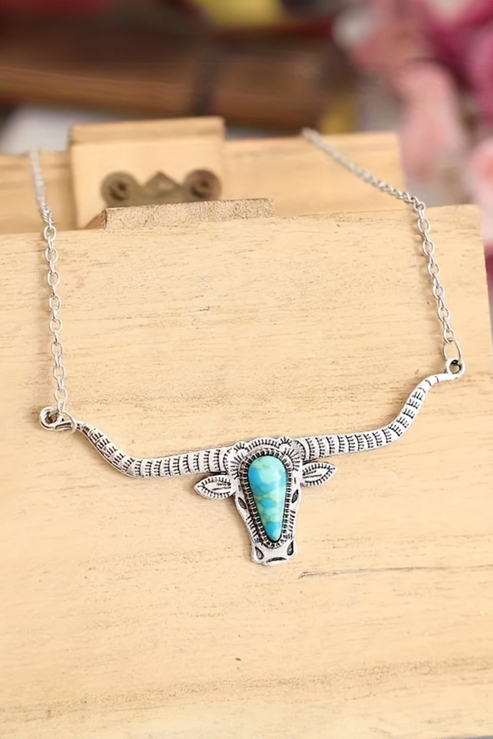 Collier chaîne avec pendentif tête de bœuf turquoise