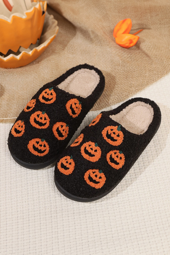 Halloween-Hausschuhe aus Plüsch mit Kürbis
