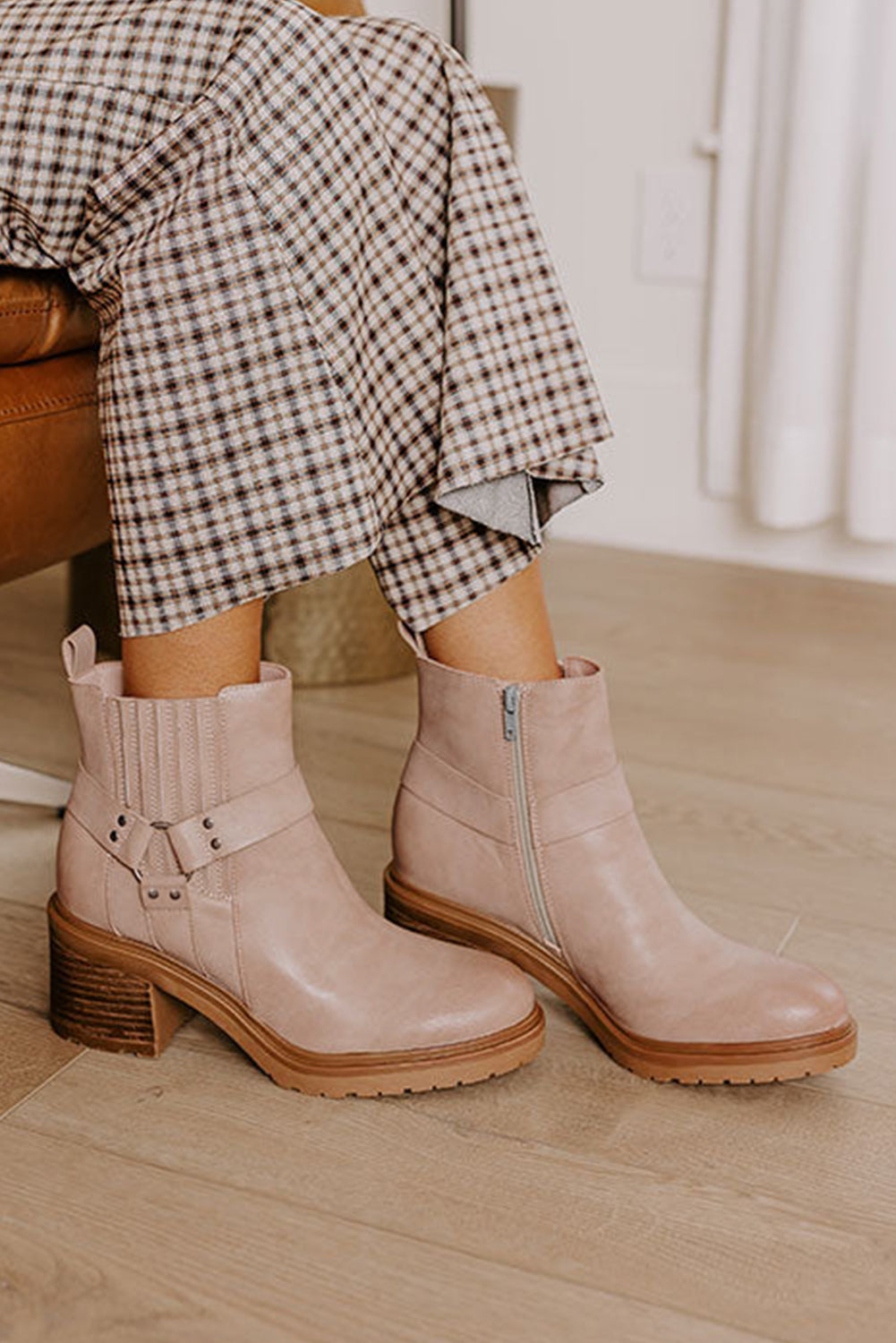 Bottines à talons épais avec fermeture éclair et anneaux