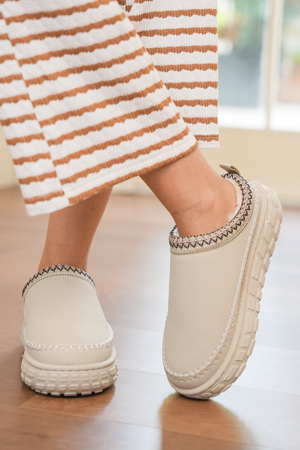 Contrast Stitch Detail Faux Suede PU Patchwork Plush Winter Clog Slippers