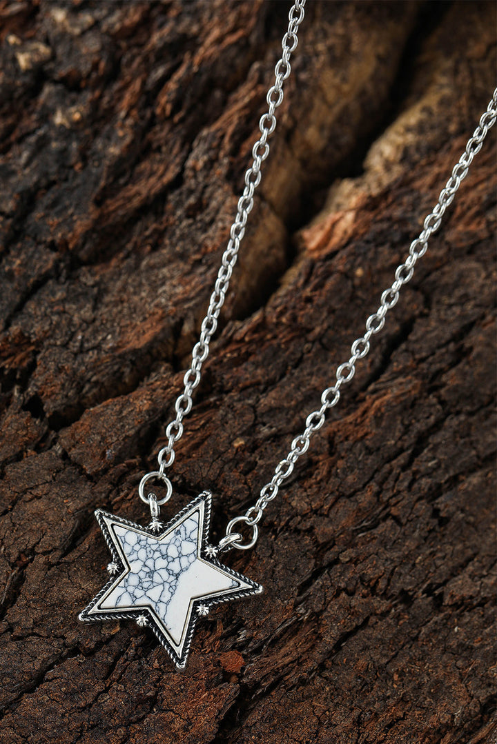Collier chaîne avec pendentif en forme d'étoile