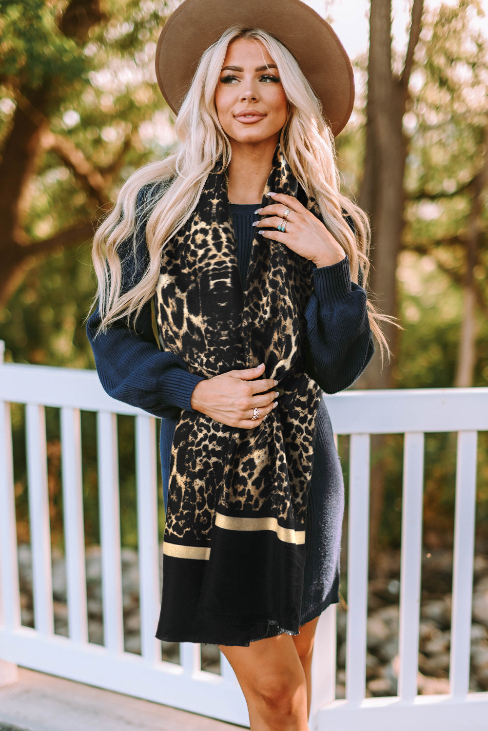 Écharpe chaude à bords bruts et imprimé léopard