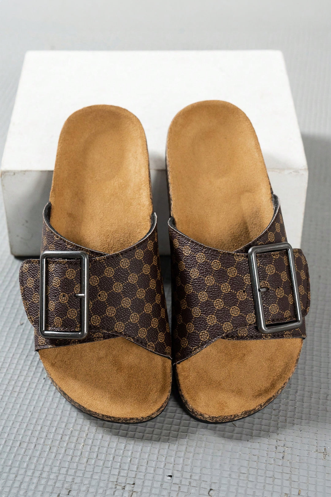 Retro Geometric Print Buckle Strap Flat Slippers