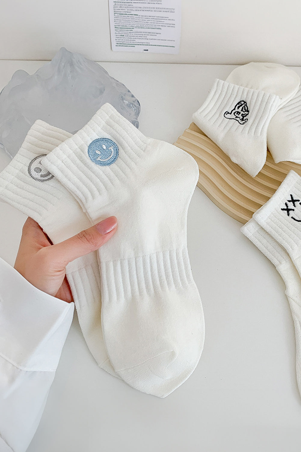Süße Baumwollsocken mit Smiley-Stickerei