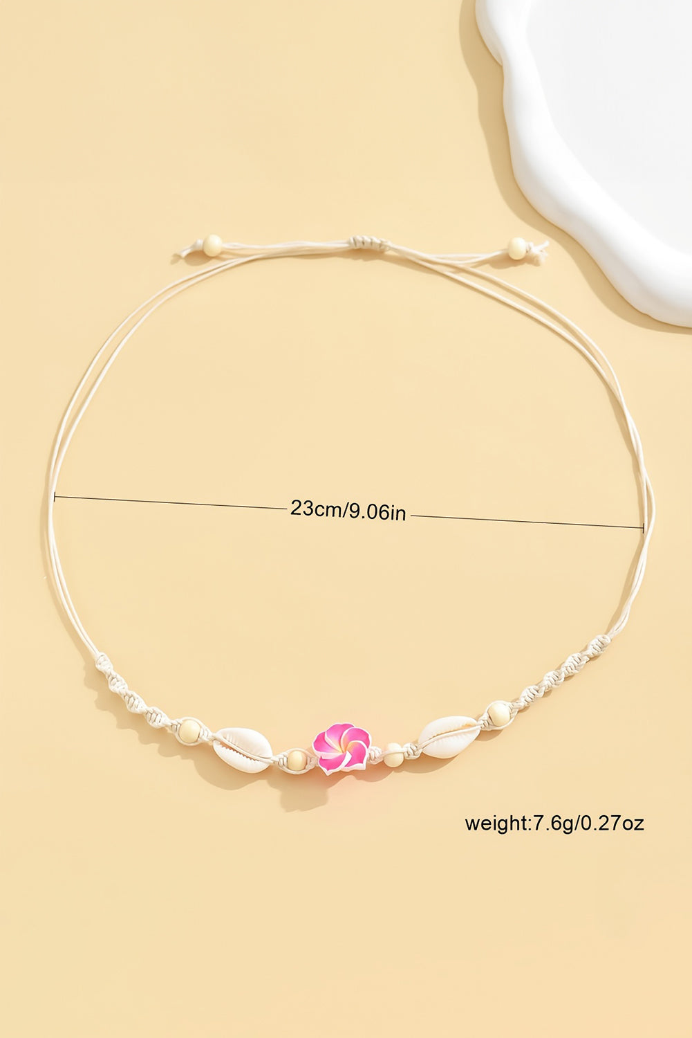 Collier ras du cou tressé en coquillage et fleurs