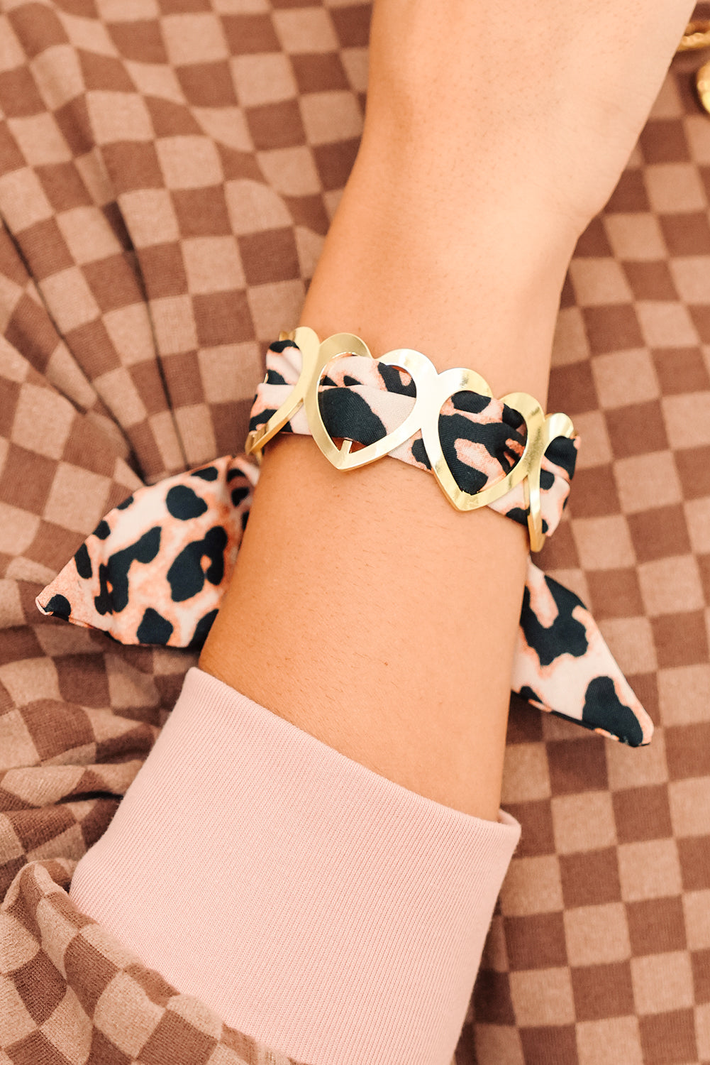 Bracelet en forme de cœur plaqué or avec ruban léopard et ficelle