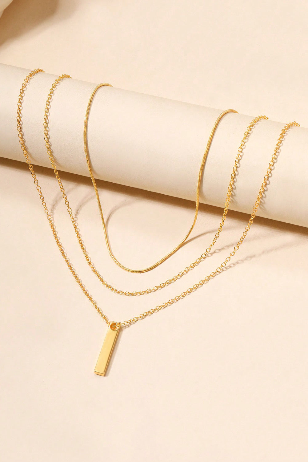Collier chaîne réglable à plusieurs niveaux avec pendentif en barre
