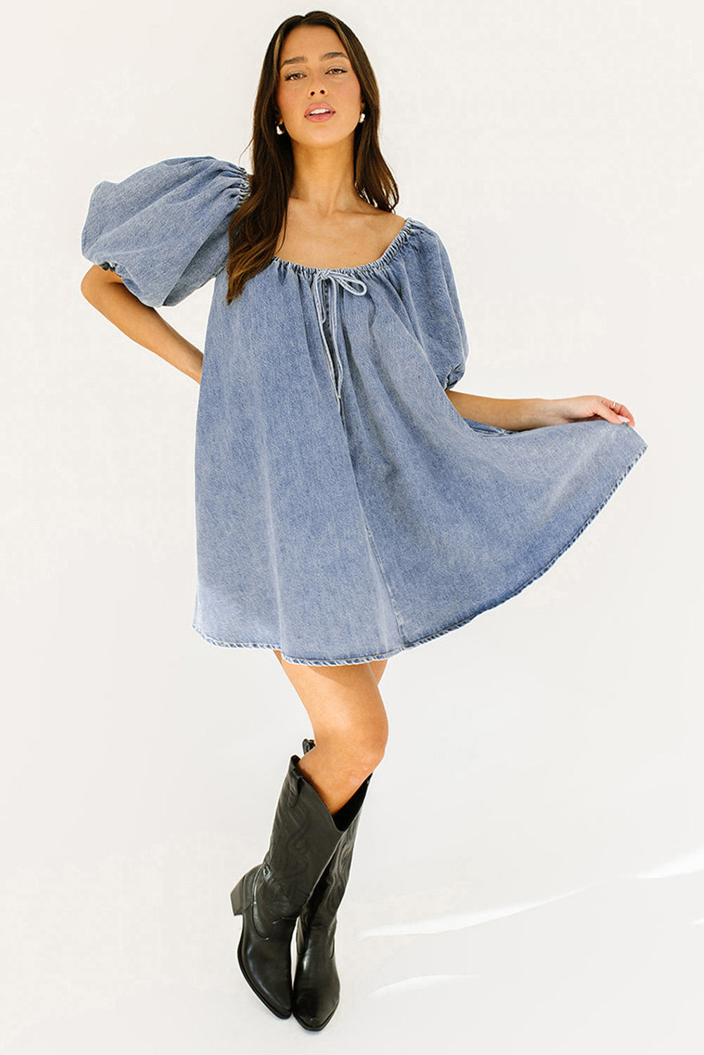 Robe babydoll en jean à manches bouffantes et col carré