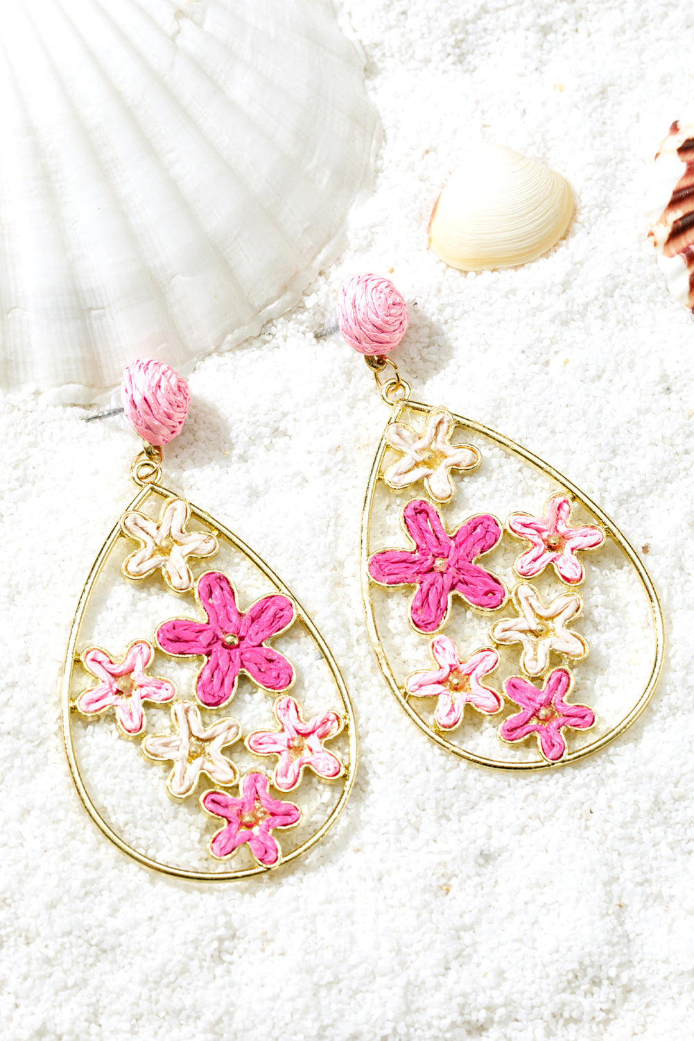 Geflochtene, vergoldete Wassertropfen-Ohrringe mit Blumenmotiv