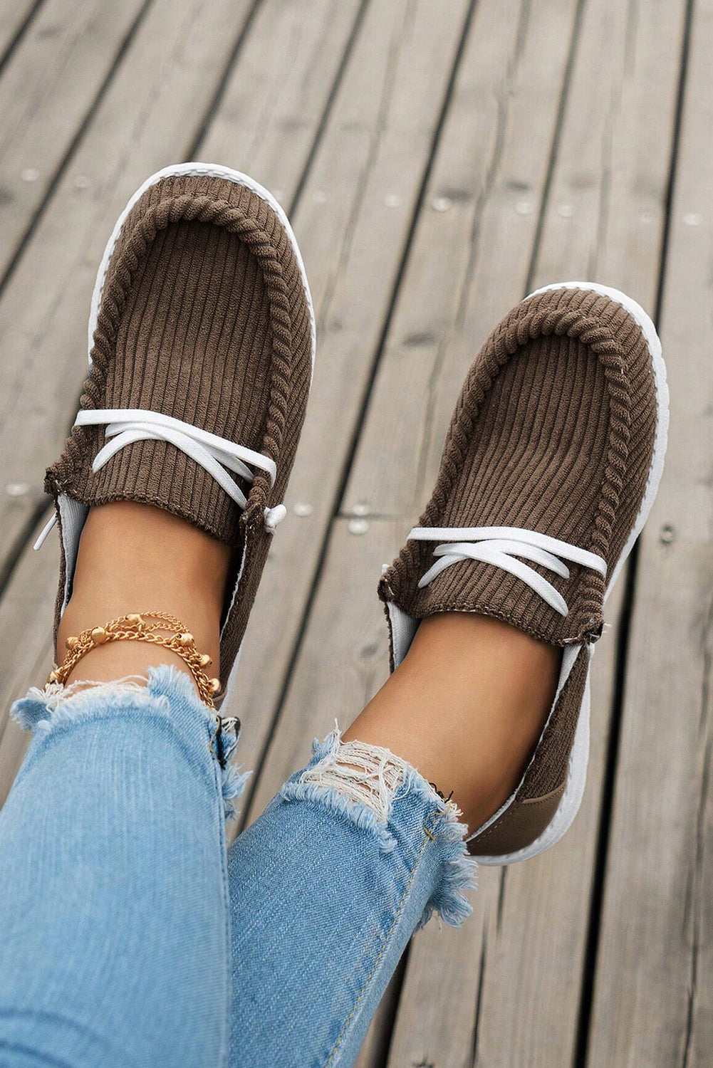 Einfarbige, gerippte Criss-Cross-Schlupfschuhe