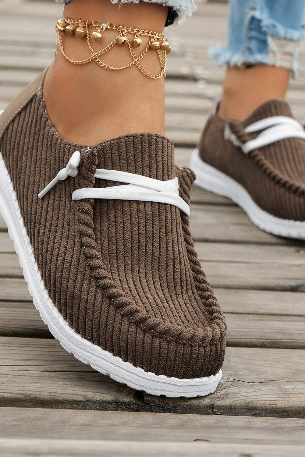 Einfarbige, gerippte Criss-Cross-Schlupfschuhe