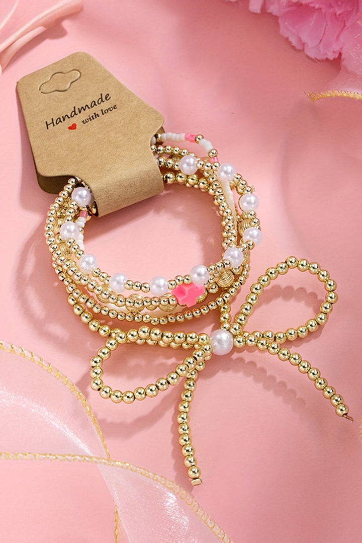 Bracelet multicouche plaqué orné de perles et de nœuds papillon