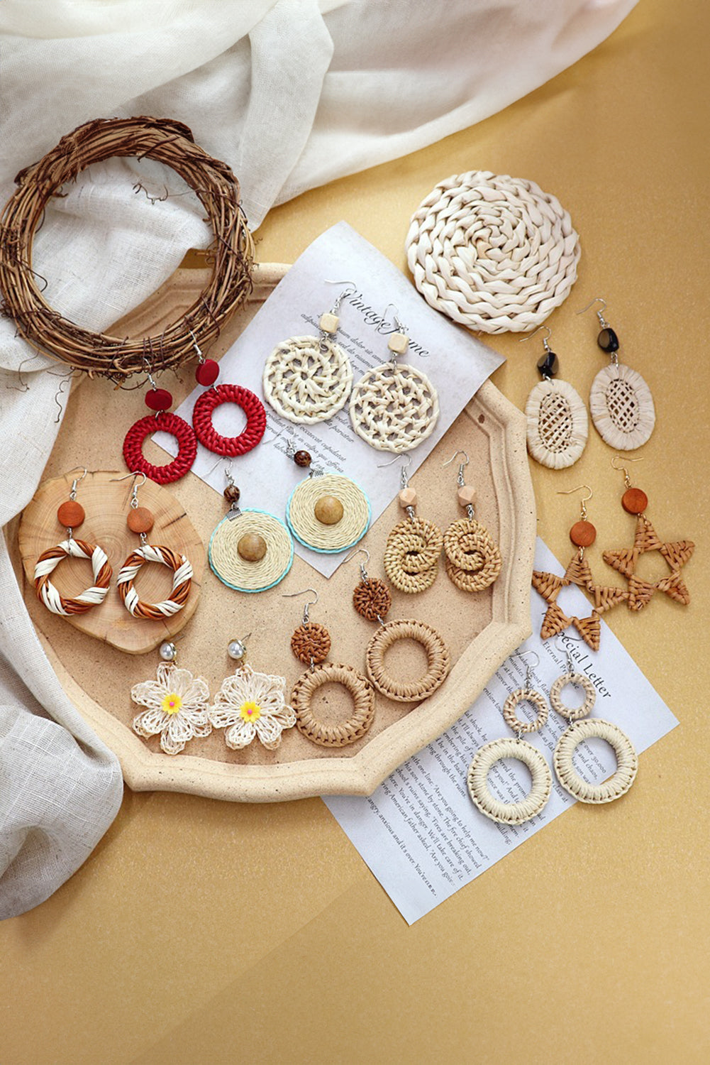 Boucles d'oreilles à tige en perles et grandes fleurs au crochet