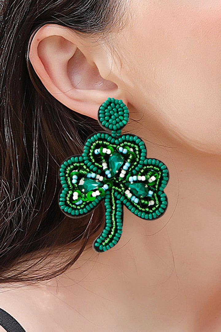 Boucles d'oreilles à tige en perles de riz et trèfle de la Saint-Patrick