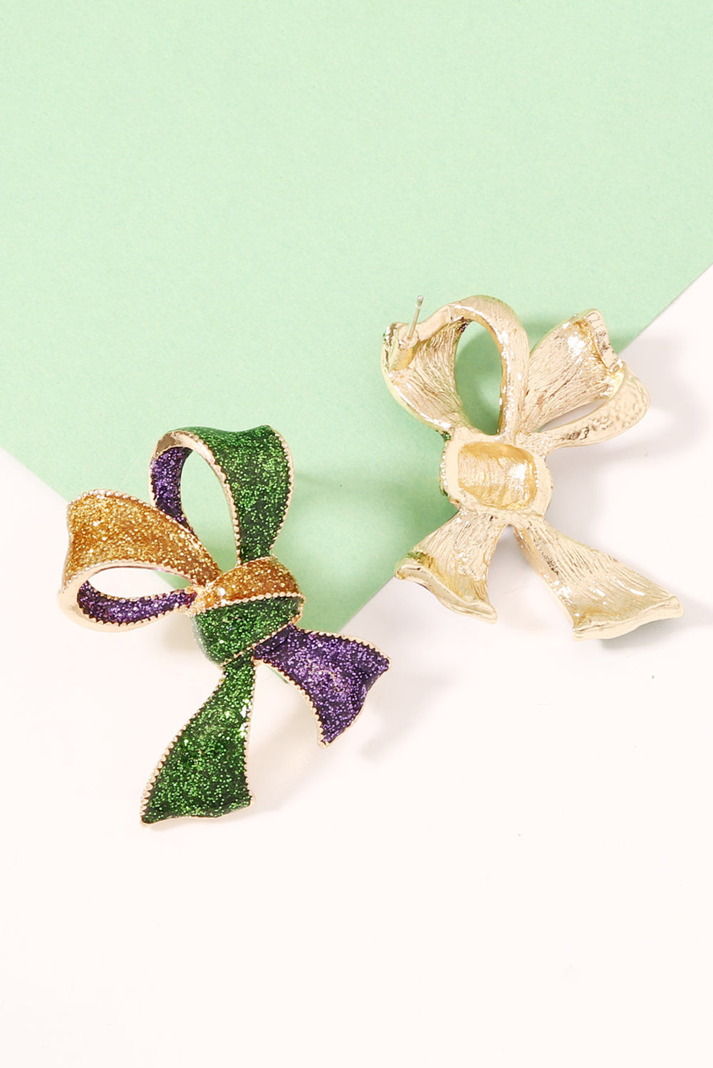 Boucles d'oreilles éblouissantes avec nœud 3D Mardi Gras