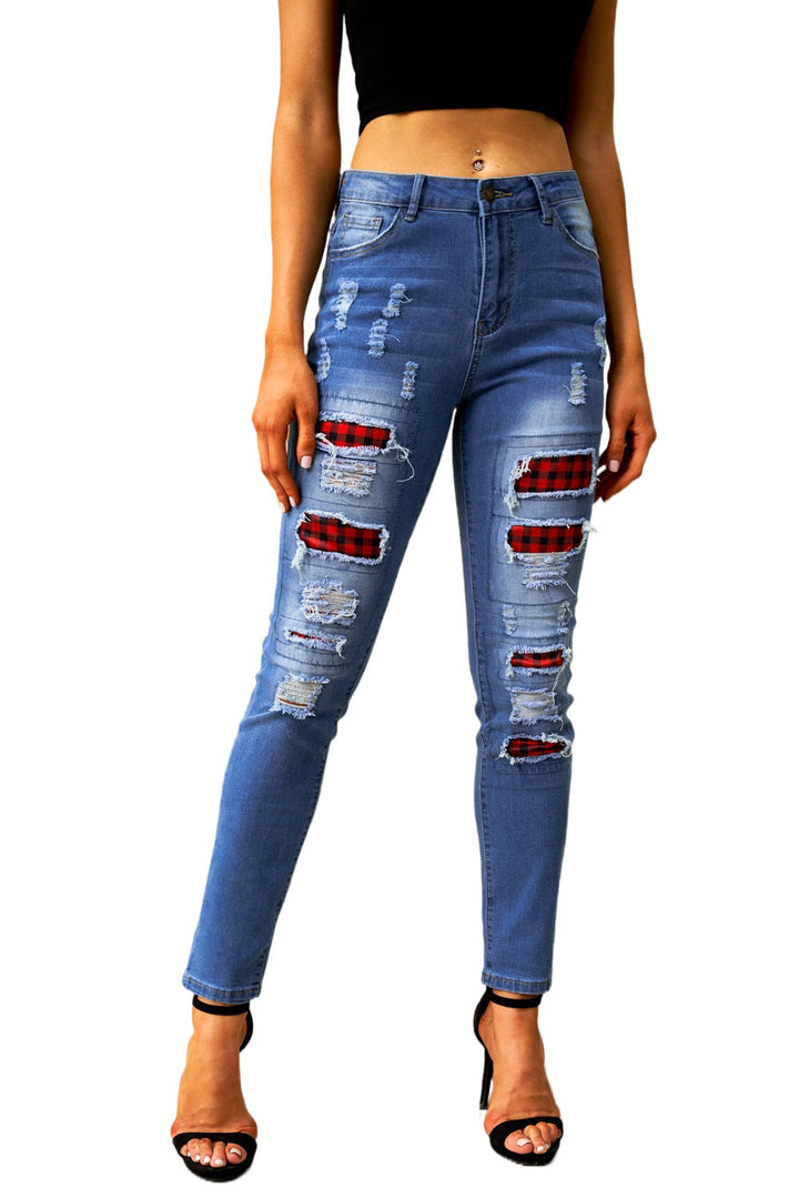Modische, blaue Boyfriendjeans mit geradem Bein und zerrissenem Karomuster