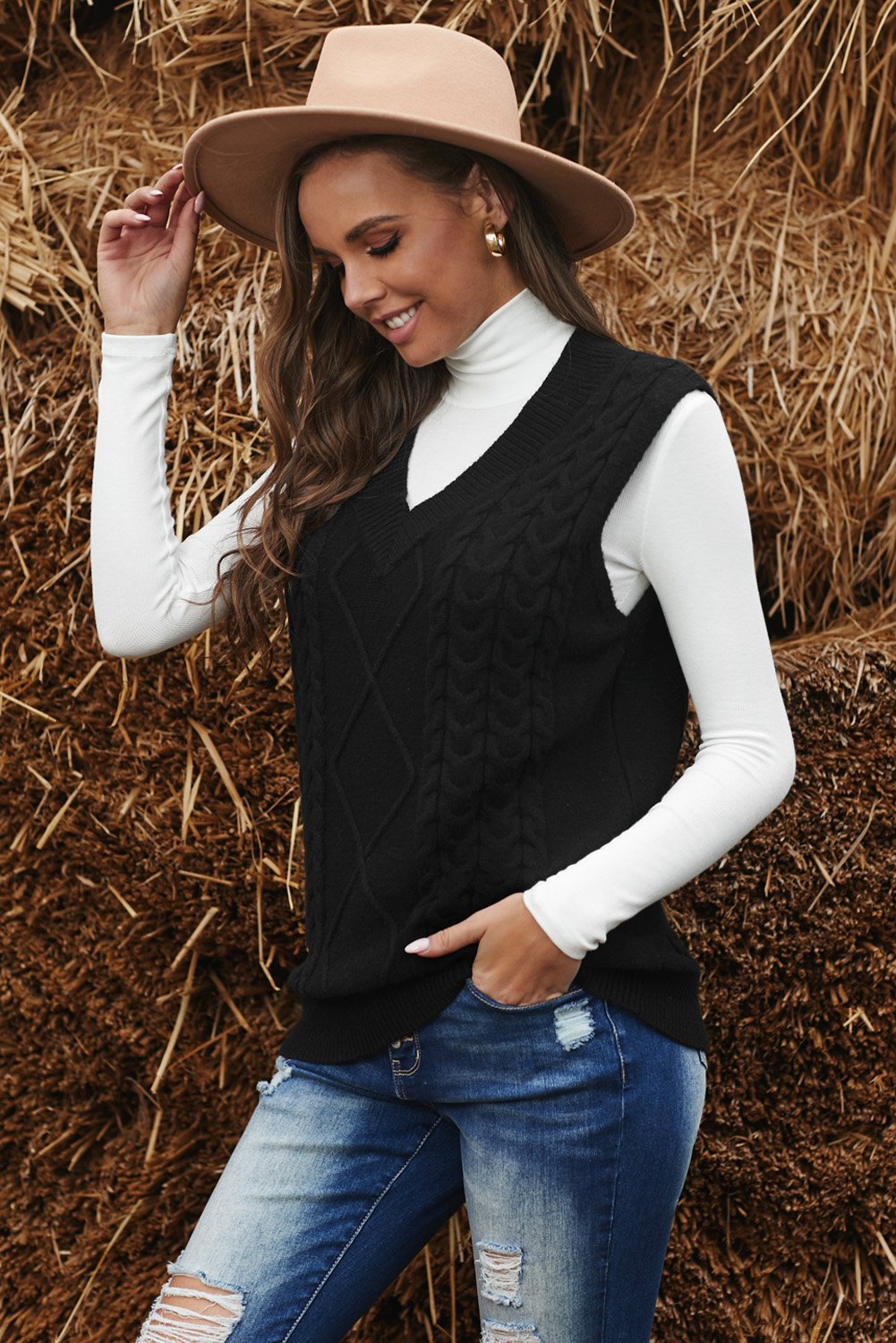 Women's Black Sleeveless Cable Knitted Sweater Tank