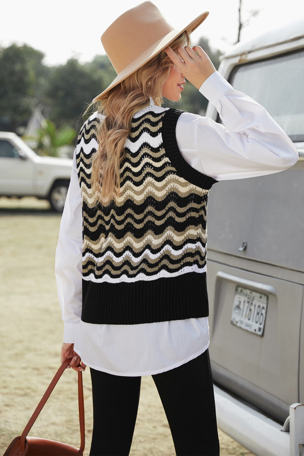 Women's Black Wavy Stripes Knit Vest Pullover Sweater